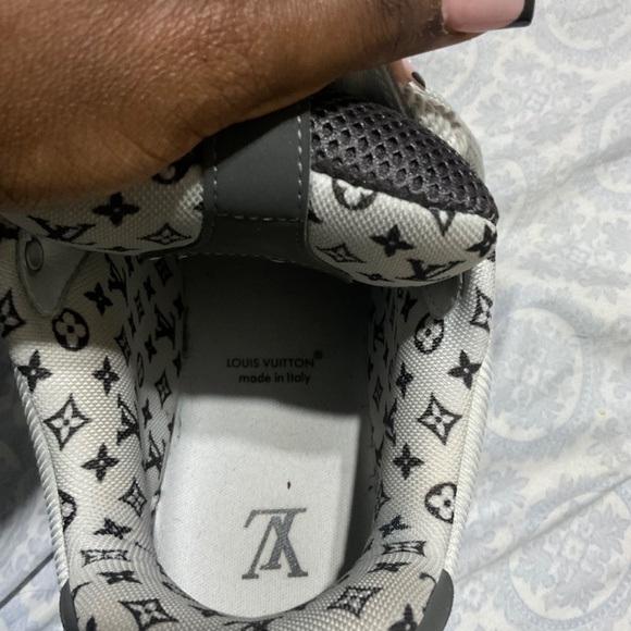 Authentic Louis Vuitton shoes - Picture 6 of 7